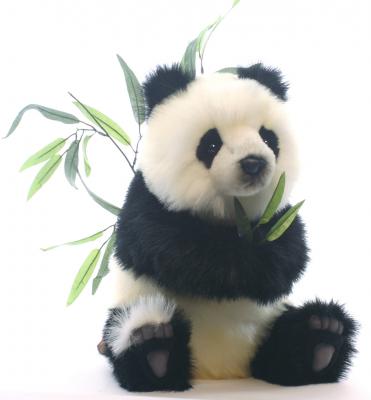 Мягкая игрушка панда Hansa Детеныш панды сидящий искусственный мех белый черный 41 см 4183